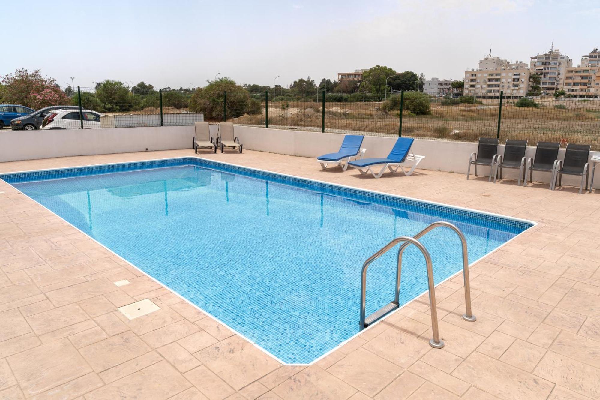 Appartement Kave Blue Mackenzie 1 Bdr Flat With Pool à Larnaca Extérieur photo