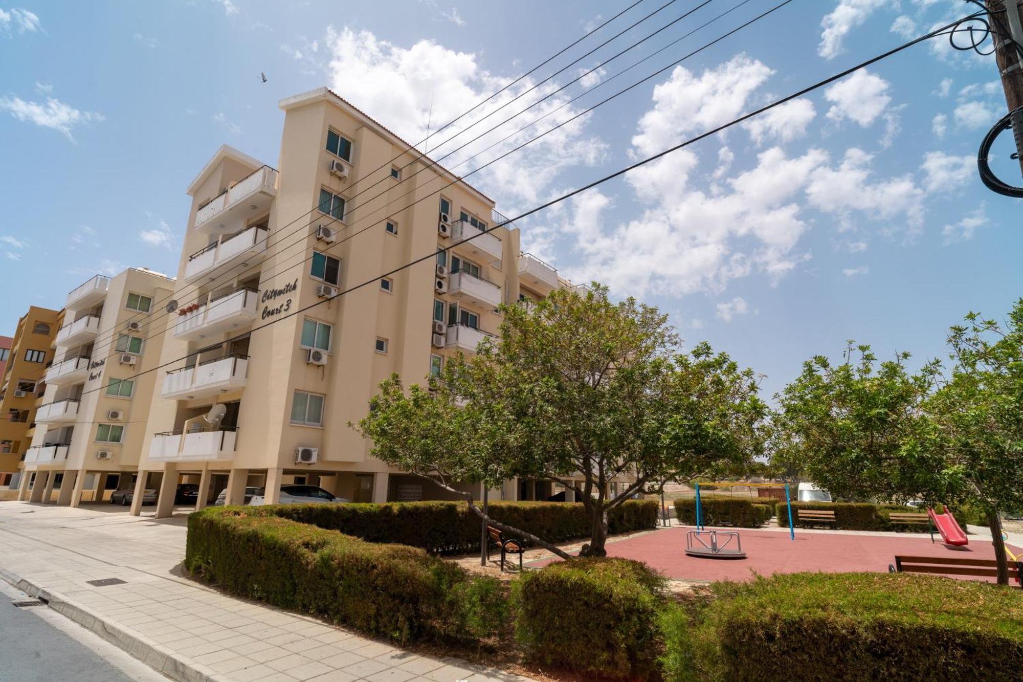 Appartement Kave Blue Mackenzie 1 Bdr Flat With Pool à Larnaca Extérieur photo