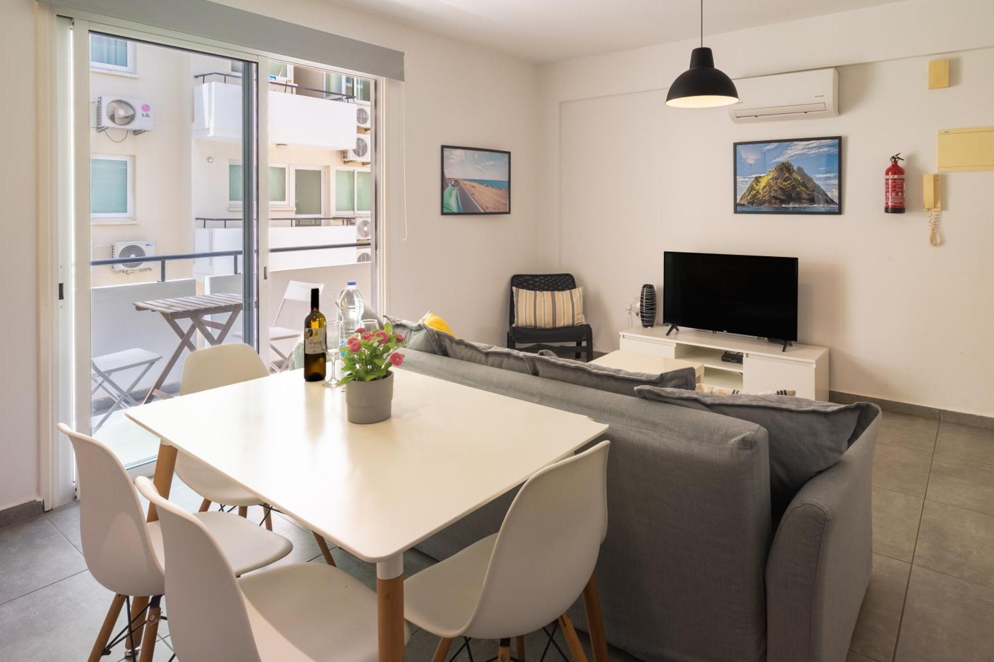 Appartement Kave Blue Mackenzie 1 Bdr Flat With Pool à Larnaca Extérieur photo